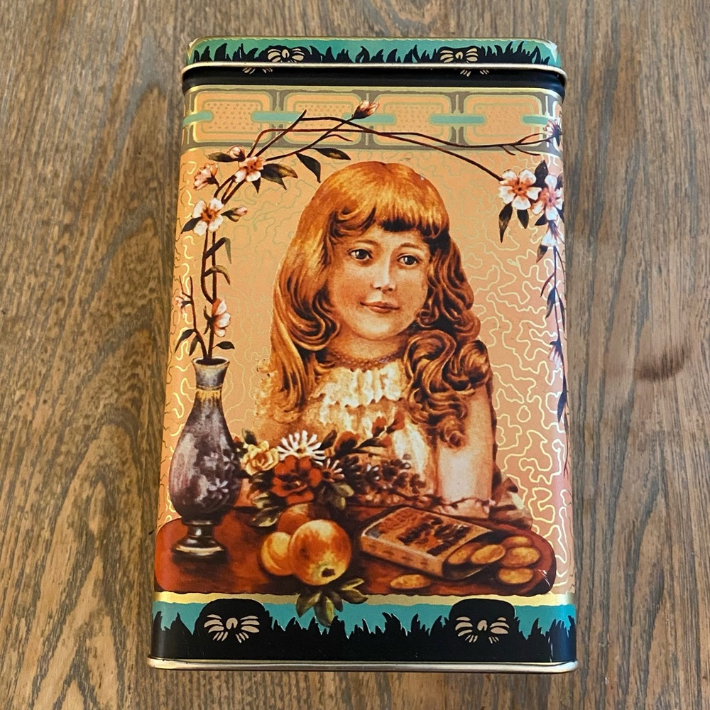 Ginger Wafers Vintage Tin - Picture 2 of 6